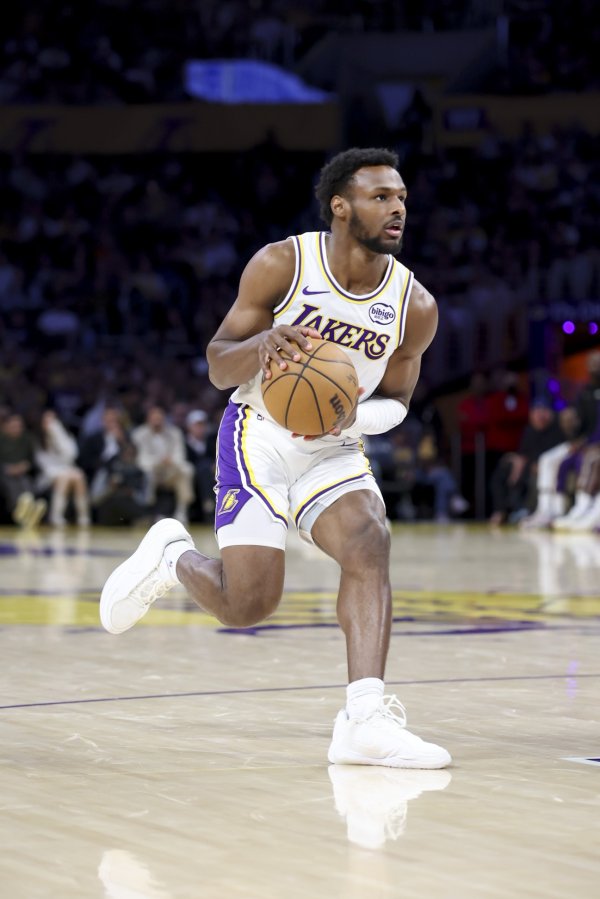 佛山股票配资论坛 夸梅：若布朗尼是垃圾球员那老詹的衣钵传承就无从谈起 放过他吧